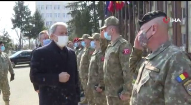Milli Savunma Bakanı Akar, Romanya’daki Türk şehitliğini ziyaret etti