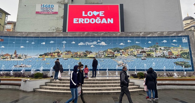 Pendik&#039;te &#039;Love Erdoğan&#039; görseli LED ekranlara yansıtıldı