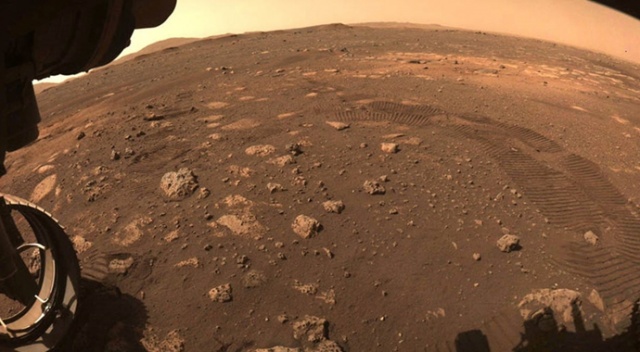 Perseverance keşif aracı Mars&#039;ta ilk sürüşünü gerçekleştirdi