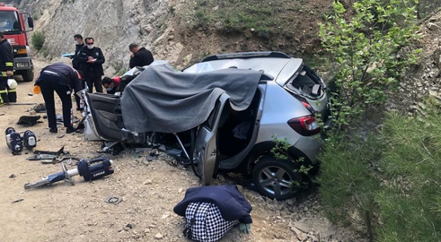 Adana&#039;da pikap ile otomobilin çarpıştığı kazada 3 kişi öldü