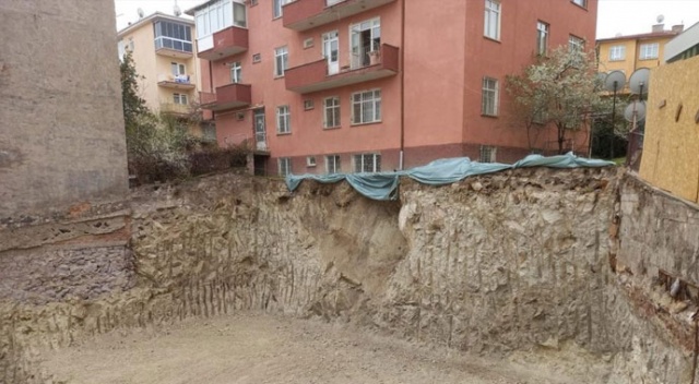 Ankara&#039;da temelinde kayma oluşan Saadet apartmanı tahliye edildi