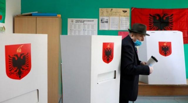 Arnavutluk&#039;ta halk genel seçim için sandık başında