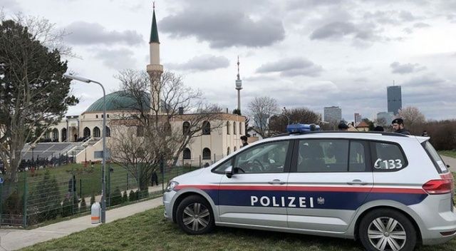 Avusturya’da terör saldırısıyla ilişkili olduğu iddiasıyla kapatılan cami yeniden açıldı
