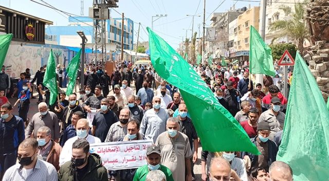 Gazze&#039;de Filistin seçimlerinin ertelenmesi kararı protesto edildi