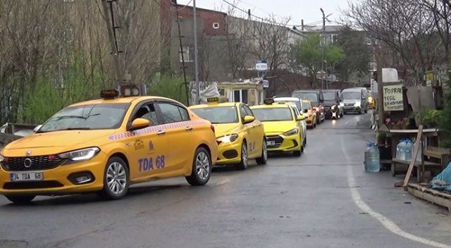 Hayatını kaybeden taksi şoförü 40 araçlık konvoy ile son yolculuğuna uğurlandı