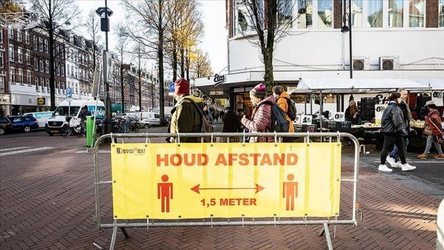 Hollanda&#039;da 3 aydır süren sokağa çıkma kısıtlaması sona erdi