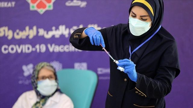 İran&#039;da Kovid-19&#039;a karşı geliştirilen yerli aşı COVIRAN Bereket&#039;in seri üretimine başlandı