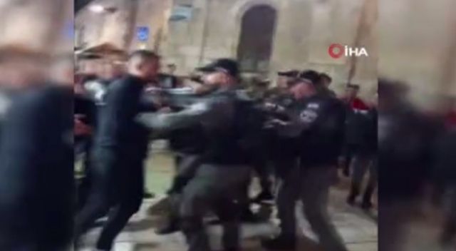 İsrail güçleri, Mescid-i Aksa&#039;da ibadet edenlere saldırdı: 40 yaralı