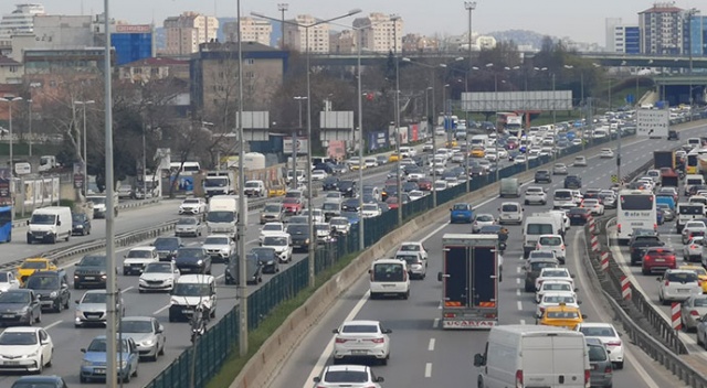 İstanbul&#039;da kısıtlama öncesi trafik yüzde 70&#039;e ulaştı