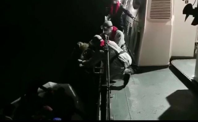 İzmir’de 22 düzensiz göçmen kurtarıldı