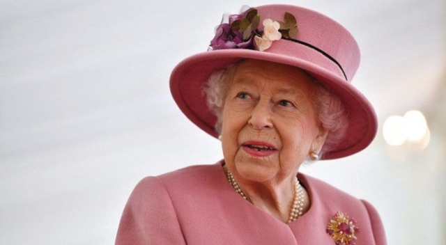 Kraliçe Elizabeth kraliyet tarihinde ilk kez Buckingham Sarayı&#039;nda piknik izni verdi
