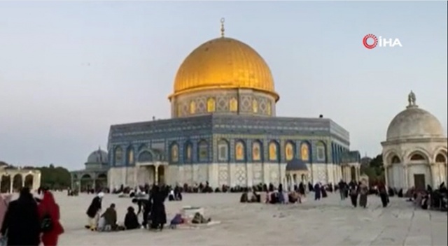 Kudüs halkı Mescid-i Aksa avlusunda iftar açtı