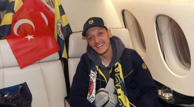 Mesut Özil&#039;den Kızılay&#039;a 100 bin Euro bağış