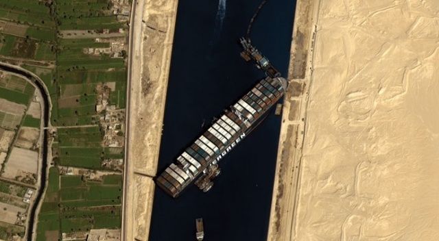 Mısır, Süveyş Kanalı&#039;nın günlerce kapanmasına yol açan gemiyi tazminat alana kadar alıkoyacak
