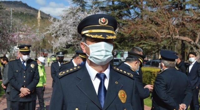 Polis de sağlıkçılar gibi koronavirüsle mücadelede etkin görev yapıyor