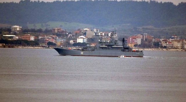 Rus savaş gemisi &#039;Novocherkassk&#039; Çanakkale Boğazı’ndan geçti