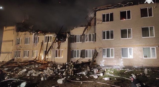 Rusya&#039;da doğal gaz patlaması: 4 dairenin duvarları yıkıldı