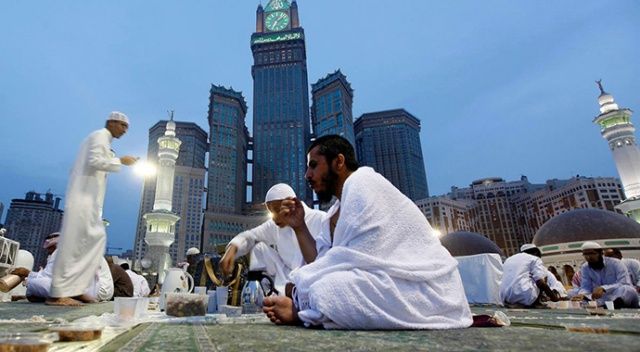 Suudi Arabistan&#039;daki camilerde Ramazan ayında iftar ve sahur yemek yasaklandı