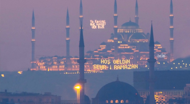 Taksim Camii, Çamlıca Camii’ni selamladı