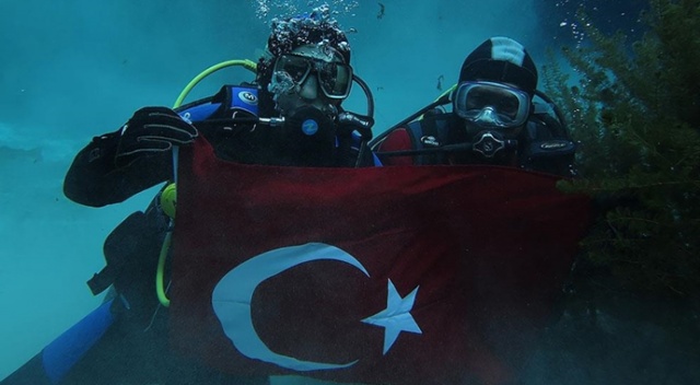 Türk Polis Teşkilatının 176. yılı Gökpınar Gölü&#039;nde Türk bayraklı dalışla kutlandı