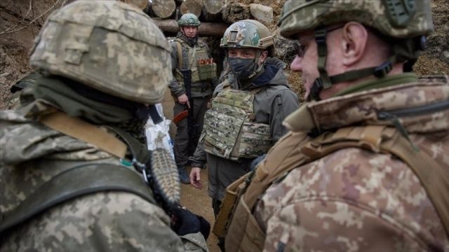 Ukrayna Devlet Başkanı Zelenskiy, Donbass cephesini ziyaret etti