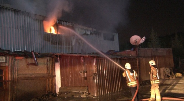 Arnavutköy&#039;de fabrika yangını