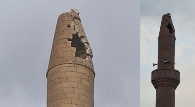 Cami minaresine düşen yıldırım ağır hasara neden oldu