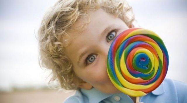 Fazla şeker çocukların dikkatini dağıtıyor