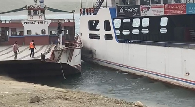 Keban Barajı Gölü&#039;nde faciadan dönüldü: İki feribot çarpıştı