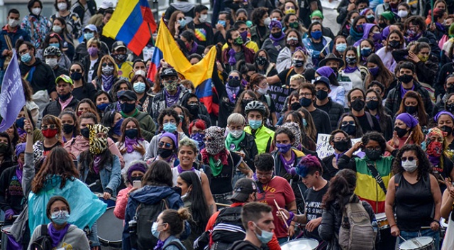 Kolombiyalılar İspanya&#039;da da sokağa döküldü