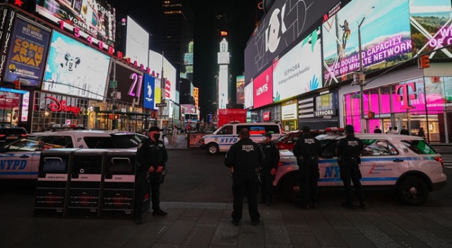 New York Times Meydanı&#039;nda silahlı saldırı: 3 yaralı