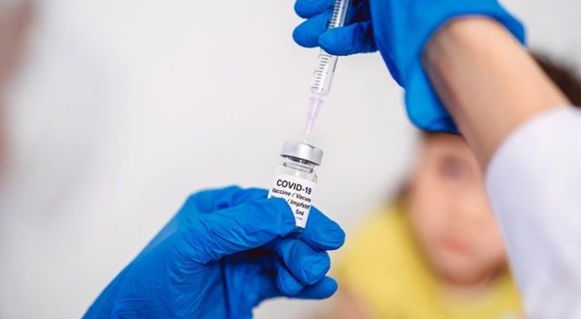 9 yaşındaki kıza zorla Covid aşısı yaptı