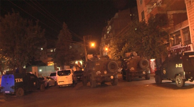 Diyarbakır&#039;da polise silahlı saldırı! Operasyon başlatıldı