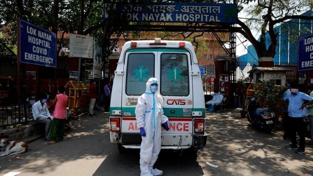 Hindistan&#039;da koronavirüsten 3 bin 380 kişi hayatını kaybetti