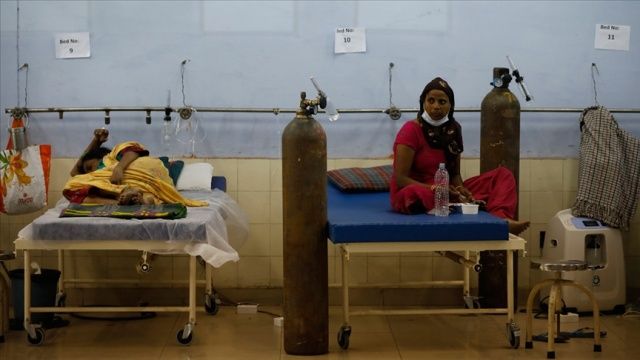 Hindistan&#039;da koronavirüsten ölenlerin sayısı 337 bin 989&#039;a yükseldi