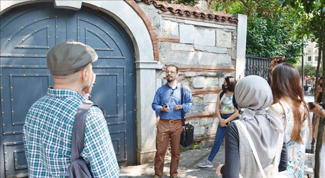 Tarih araştırmacısı Ulu, İstanbul&#039;un incisi Boğaziçi&#039;ni düzenlediği gönüllü turlarla adım adım anlatıyor