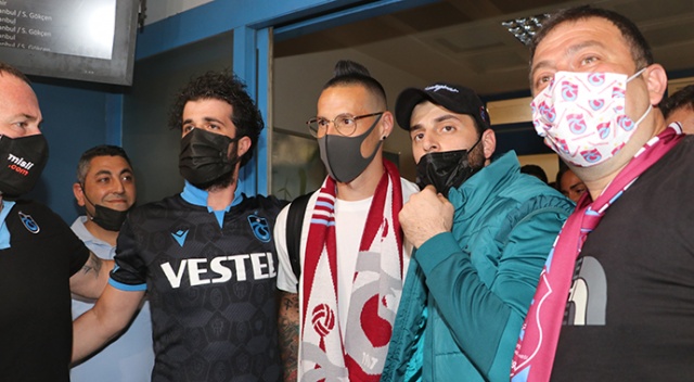 Trabzonspor&#039;da Hamsik coşkusu! Taraftarlar havalimanına akın etti