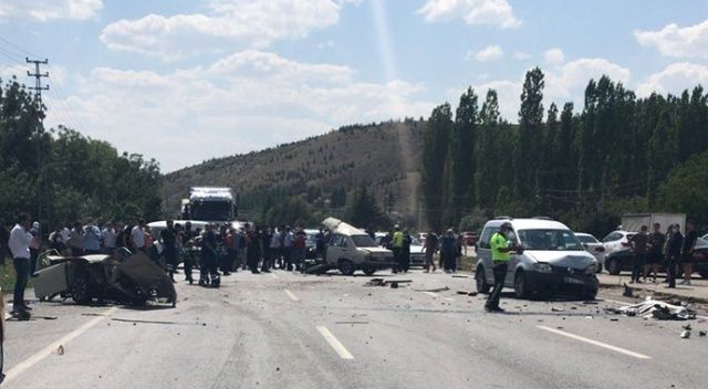 Ankara&#039;da zincirleme trafik kazası: 1 ölü, 10 yaralı