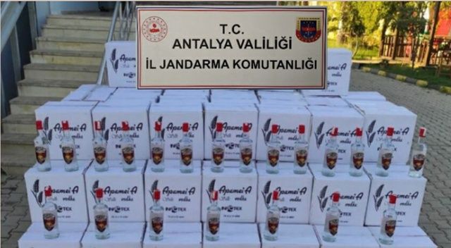 Antalya&#039;da bir otelin deposunda 1800 litre kaçak içki ele geçirildi