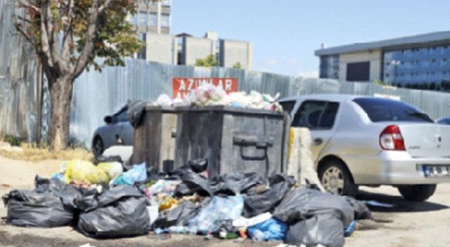 İşçi greve gitti, çöpü Büyükşehir topladı