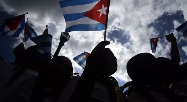 Küba&#039;da olaylar durmuyor! Paris Büyükelçiliğine molotof kokteylli saldırı