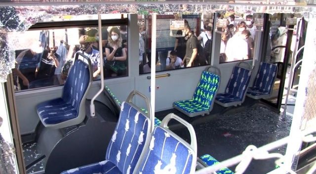 Küçükçekmece&#039;de metrobüsler çarpıştı: 24 yaralı