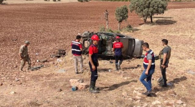 Mardin&#039;de otomobil takla attı: 2 asker hayatını kaybetti
