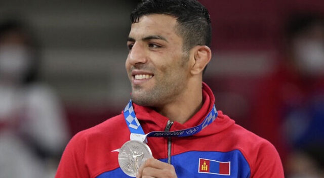 Olimpiyatlarda ilginç olay: İranlı judocu gümüş madalyasını İsrail’e ithaf etti