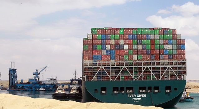 Süveyş Kanalı&#039;nı kapatan gemi serbest bırakılıyor