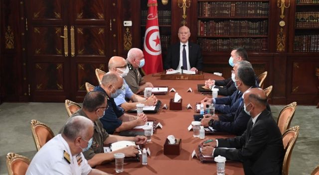 Tunus&#039;ta darbe girişimi! Başbakan&#039;ı görevden aldı
