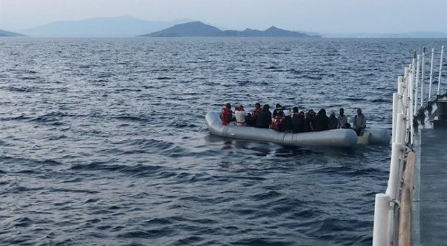 100 göçmenin yelkenliyle göçü Sahil Güvenlik&#039;e takıldı