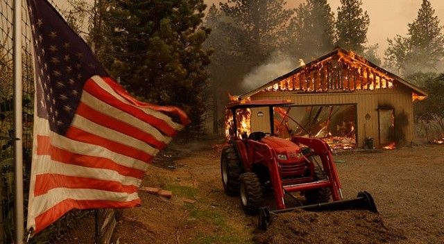 California’nın en büyük ikinci yangını! 705 bin dönümlük alan küle döndü