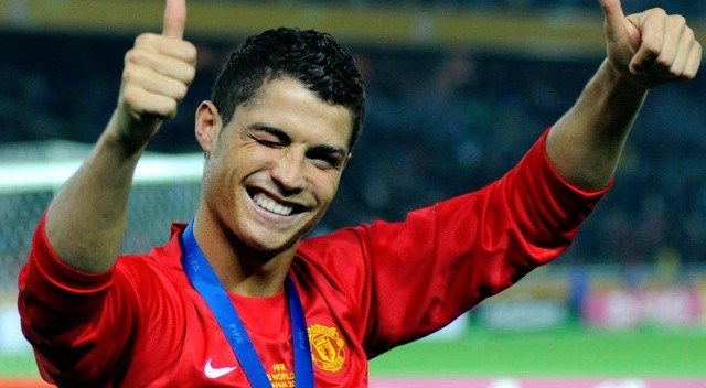 Cristiano Ronaldo resmen Manchester United&#039;ta
