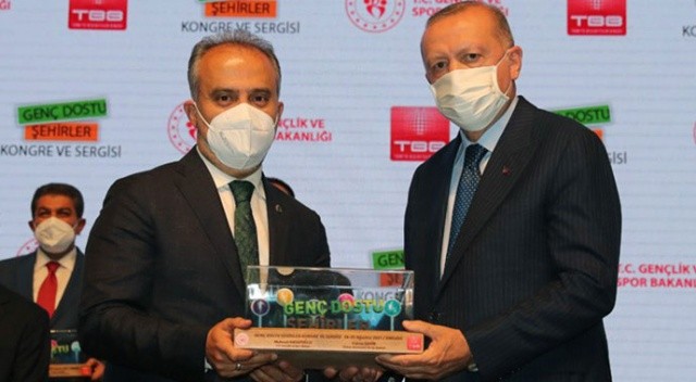 Cumhurbaşkanı Erdoğan’dan Bursa Belediyesi’ne gençlik ödülü